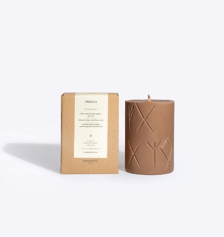 Rune candle FRIGGA