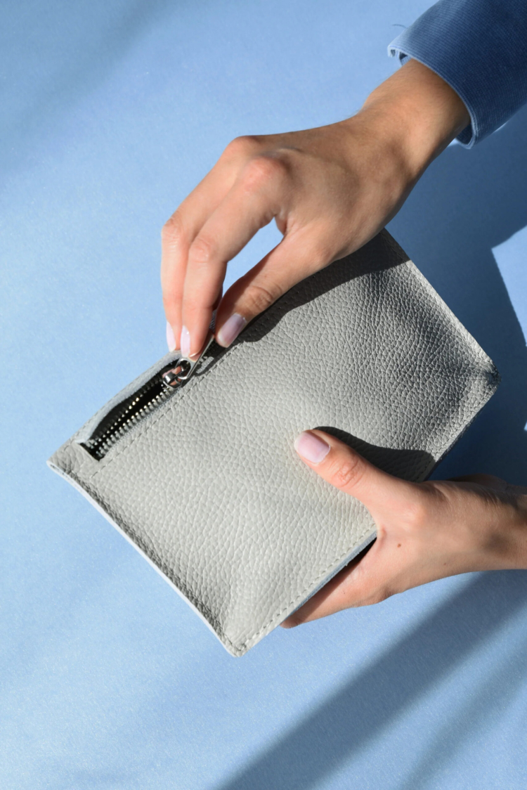 FACET Clutch - Light Grey - Image 2