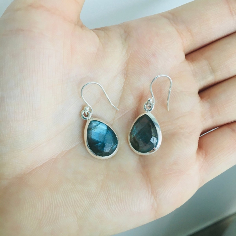 “Majesty and Intuition” earrings in Labradorite - Image 2