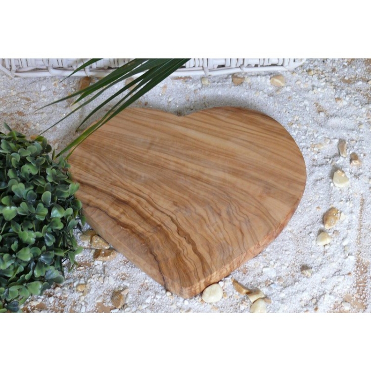 Heart-shaped breakfast board, small olive wood - Image 2