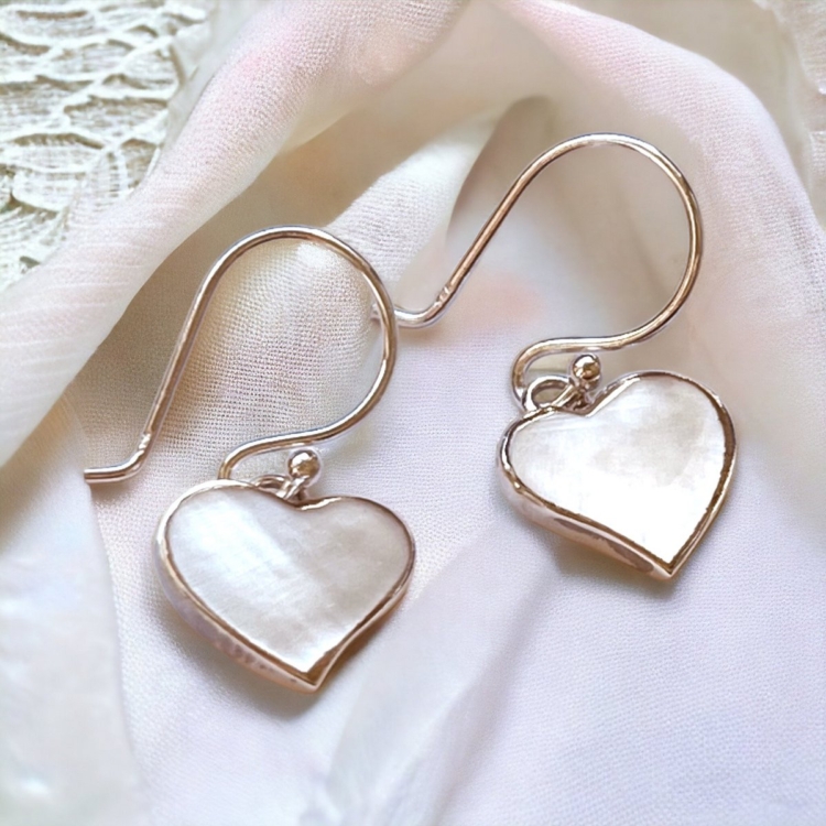 Heart-shaped mother-of-pearl earrings - Image 3