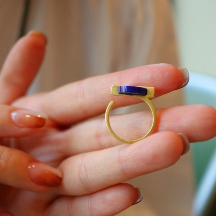 Gold vermeil minimalist round gem ring - adjustable - Lapis Lazuli - Image 2