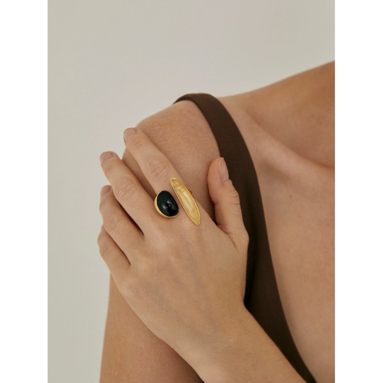 Bold Minimalist Gold Rutilated Quartz Ring - Image 4