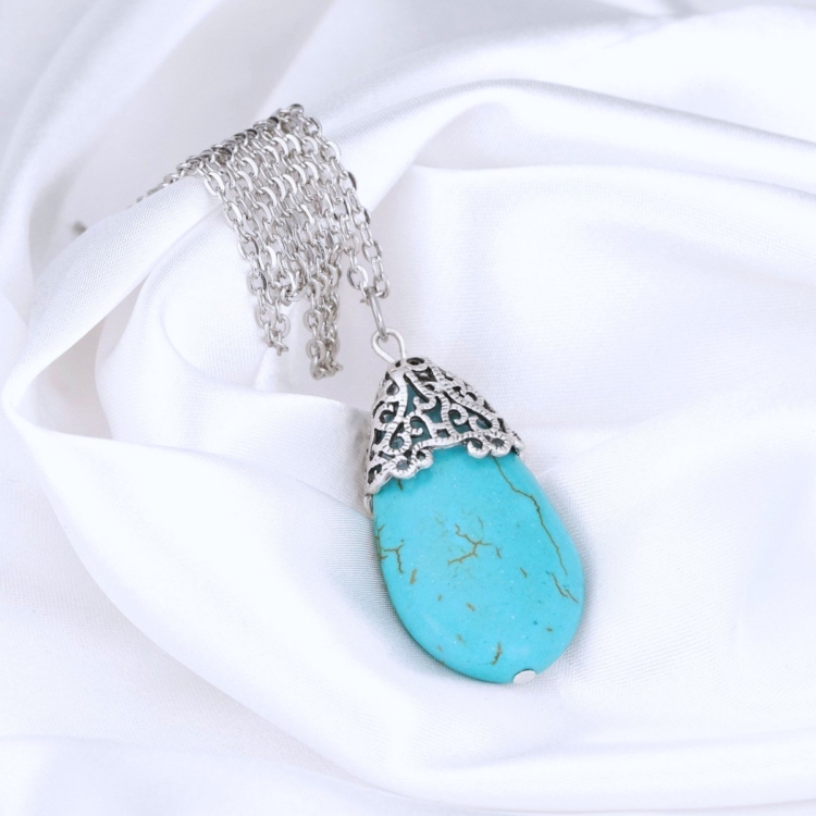 Turquoise Howlite necklace with ornaments - Image 5