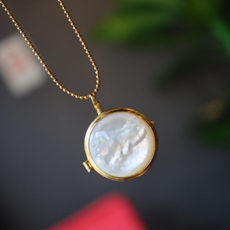 MOP Round Sachet-Openable Locket Necklace - Image 2