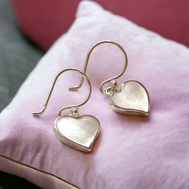 Heart-shaped mother-of-pearl earrings - Image 2