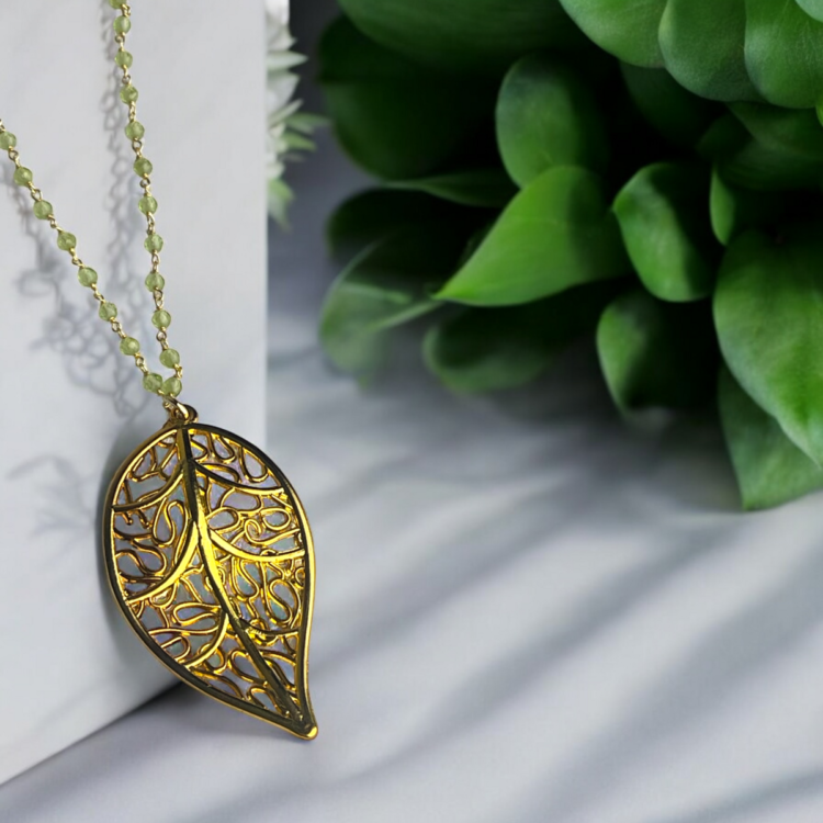 Gemstone necklace SPRING LEAF