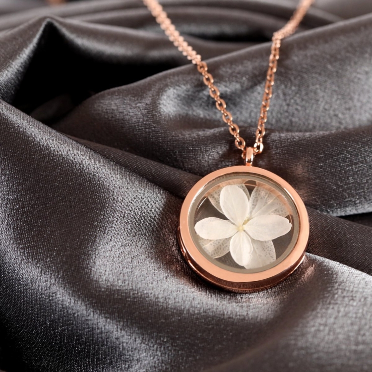 Real hydrangea flower medallion necklace - Image 7