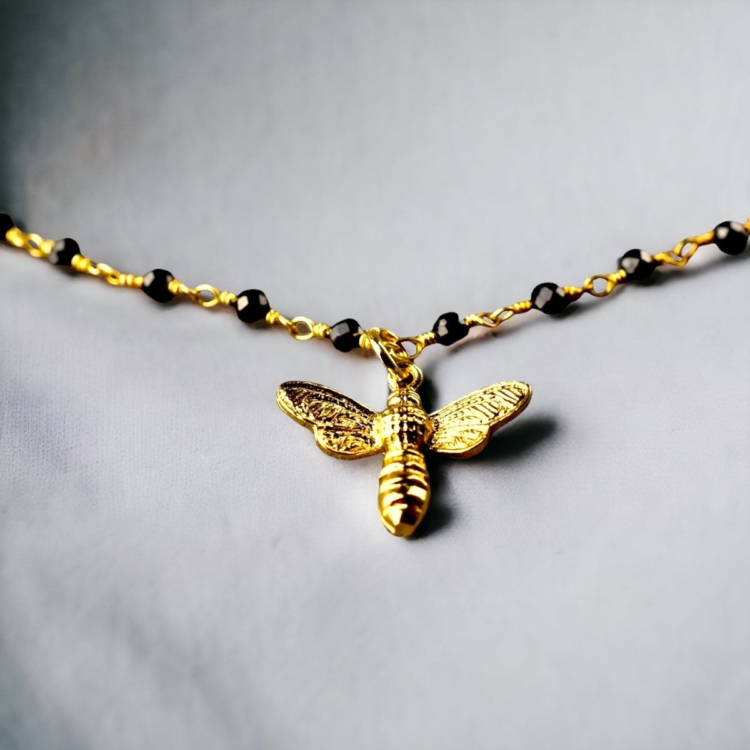 Gold bumblebee bracelet with onyx - gemstone bracelet with delicate bee pendant - Image 4