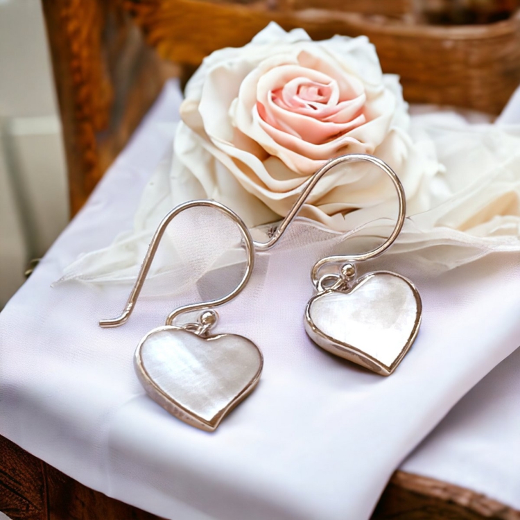 Heart-shaped mother-of-pearl earrings