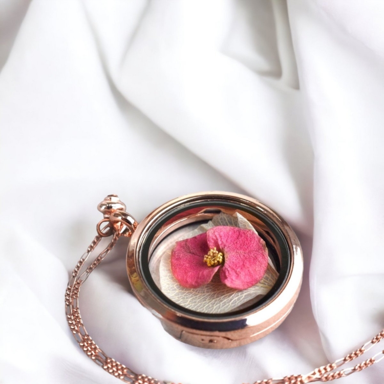 925 sterling rose gold-plated necklace with preserved Christ thorn blossom and hydrangea leaf in a glass medallion - Image 2