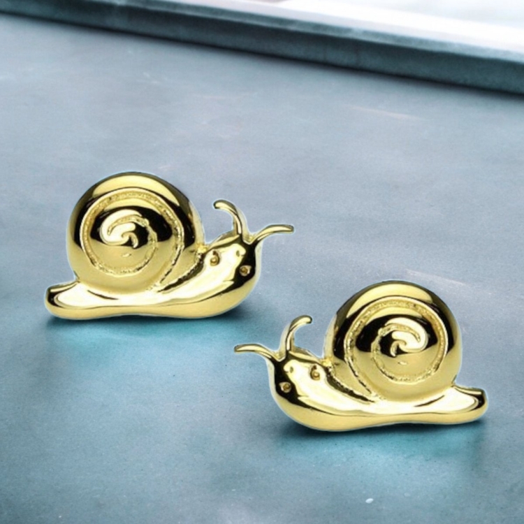 Polished snail stud earrings made of 925 sterling silver - 18K flash gold plated - Image 2