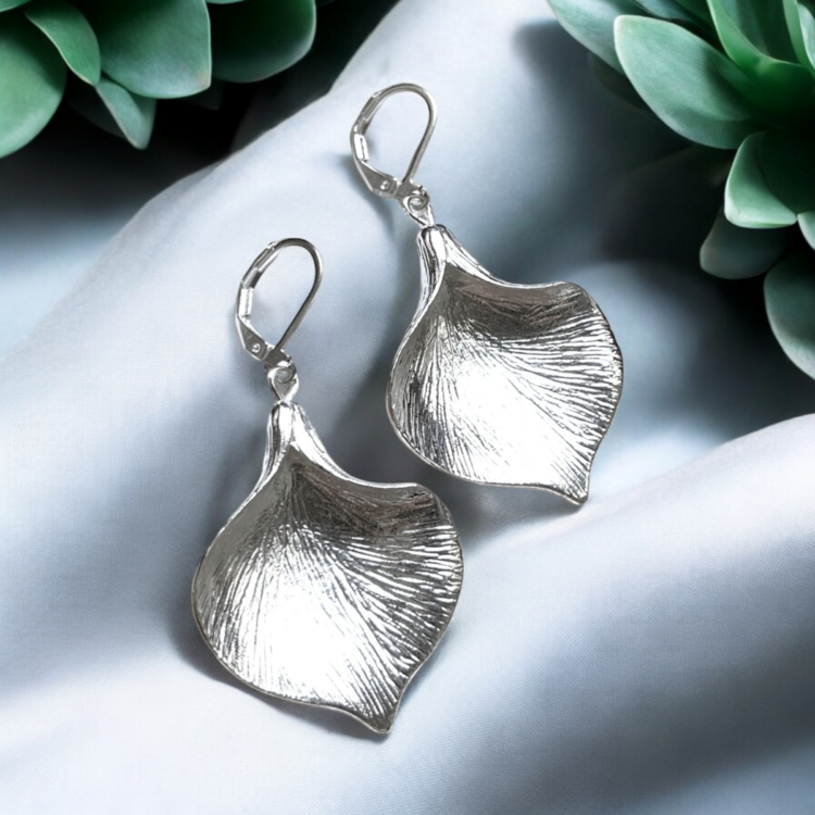 Silver plated antique style petal earrings - Image 6