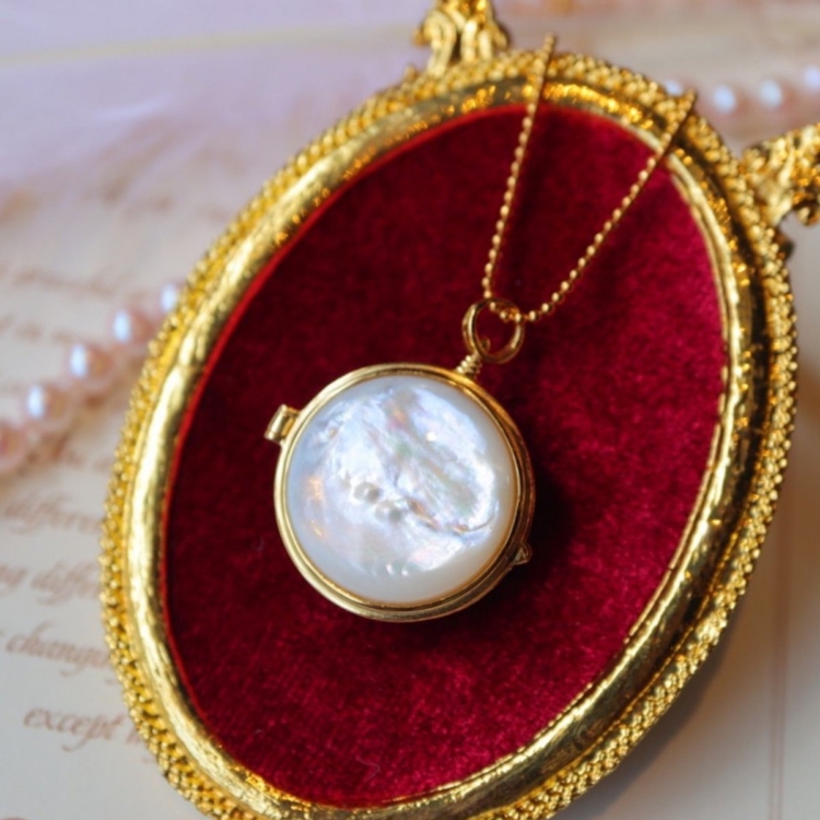 MOP Round Sachet-Openable Locket Necklace - Image 4