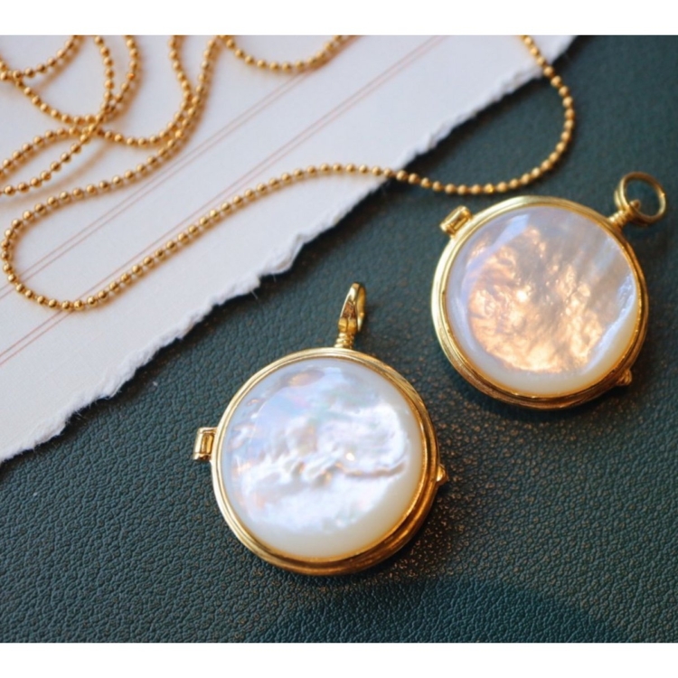 MOP Round Sachet-Openable Locket Necklace - Image 7