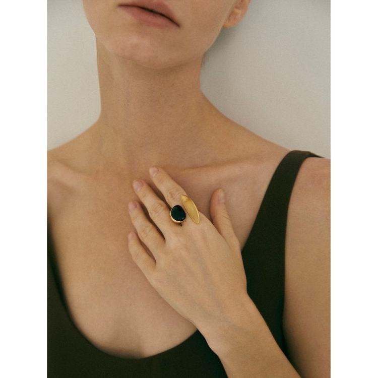 Bold Minimalist Gold Rutilated Quartz Ring - Image 3