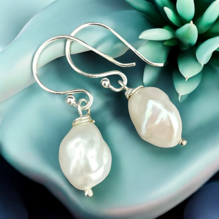 Handmade baroque earrings with freshwater pearls made of sterling silver - elegant and timeless